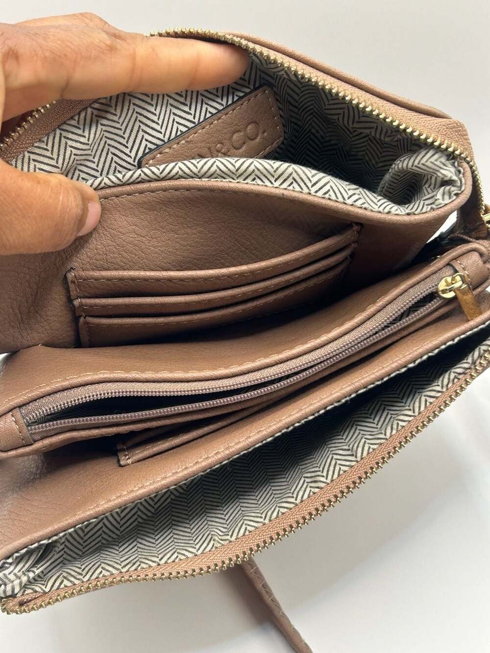 Jen & Co. Riley 3-Compartment Crossbody - Picture 3 of 6